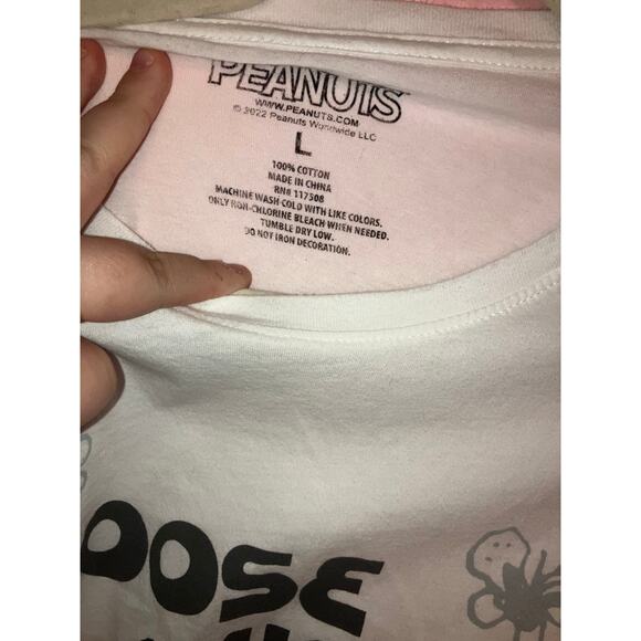Peanuts white "choose happy" snoopy graphic cropped top size large - Picture 2 of 3